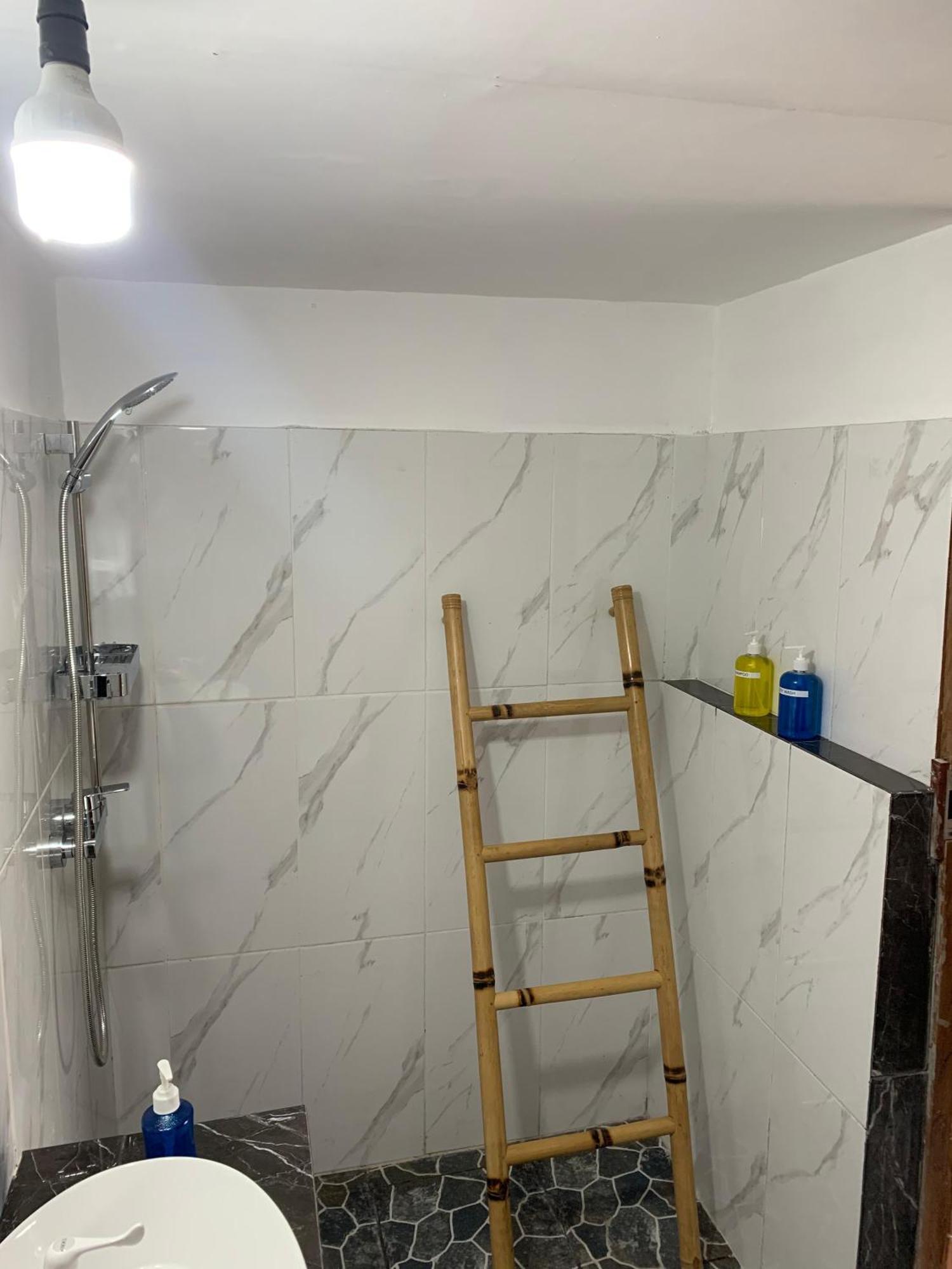 גילי טרוונגן Gili Davidoff Upstairs Budget And Deluxe מראה חיצוני תמונה